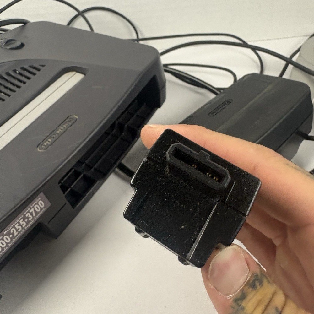 Nintendo 64 Gray Console NUS-001(USA) w/ OEM Controller - TESTED - - Picture 9 of 11